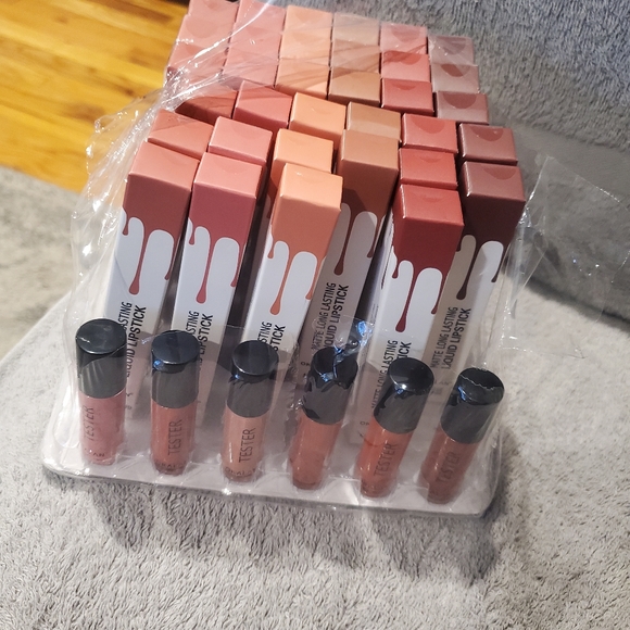 Cosmetics - Picture 11 of 16